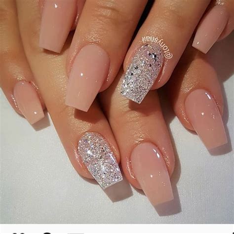 are fake nails in style 2019